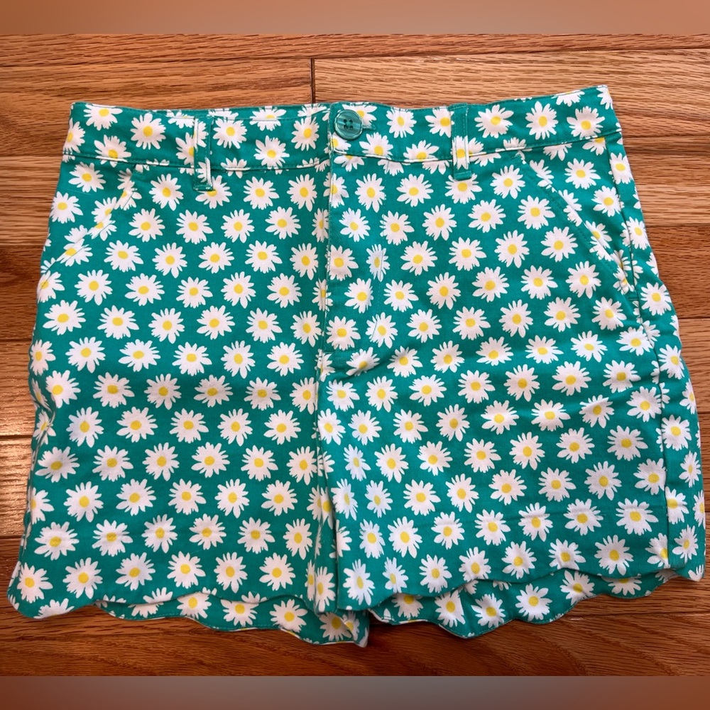 Crown & Ivy Kids - Girls scalloped shorts, size 14. Like new!